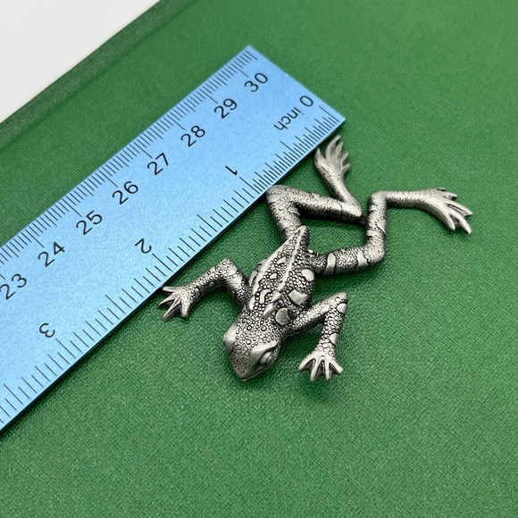 JJ Frog‎ Pin Brooch Silver Tone Pewter Textured wiggle legs Animal Jewelry - Picture 4 of 8